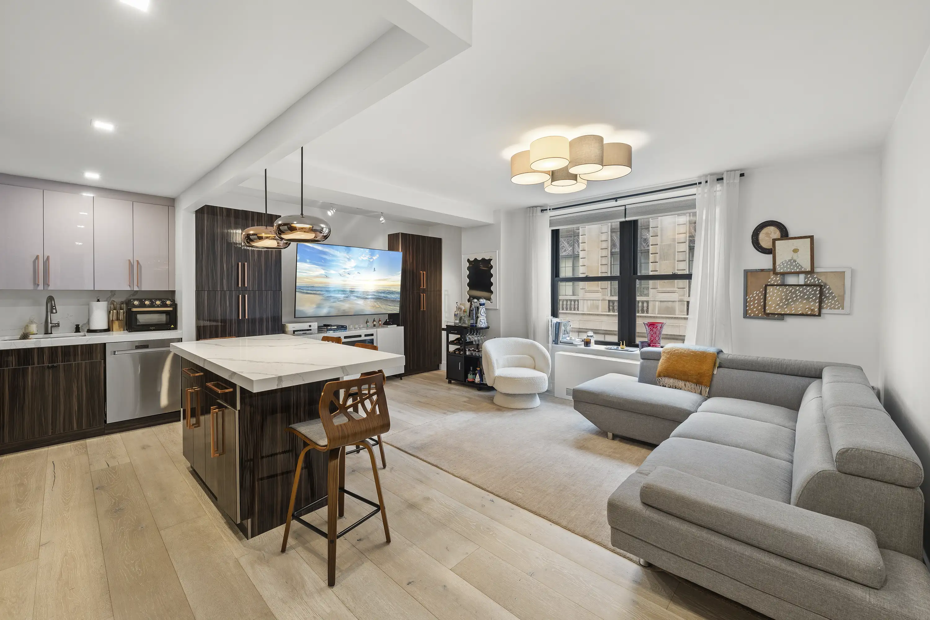 Bright HDR interior of a New York City listing by RealtaSnap