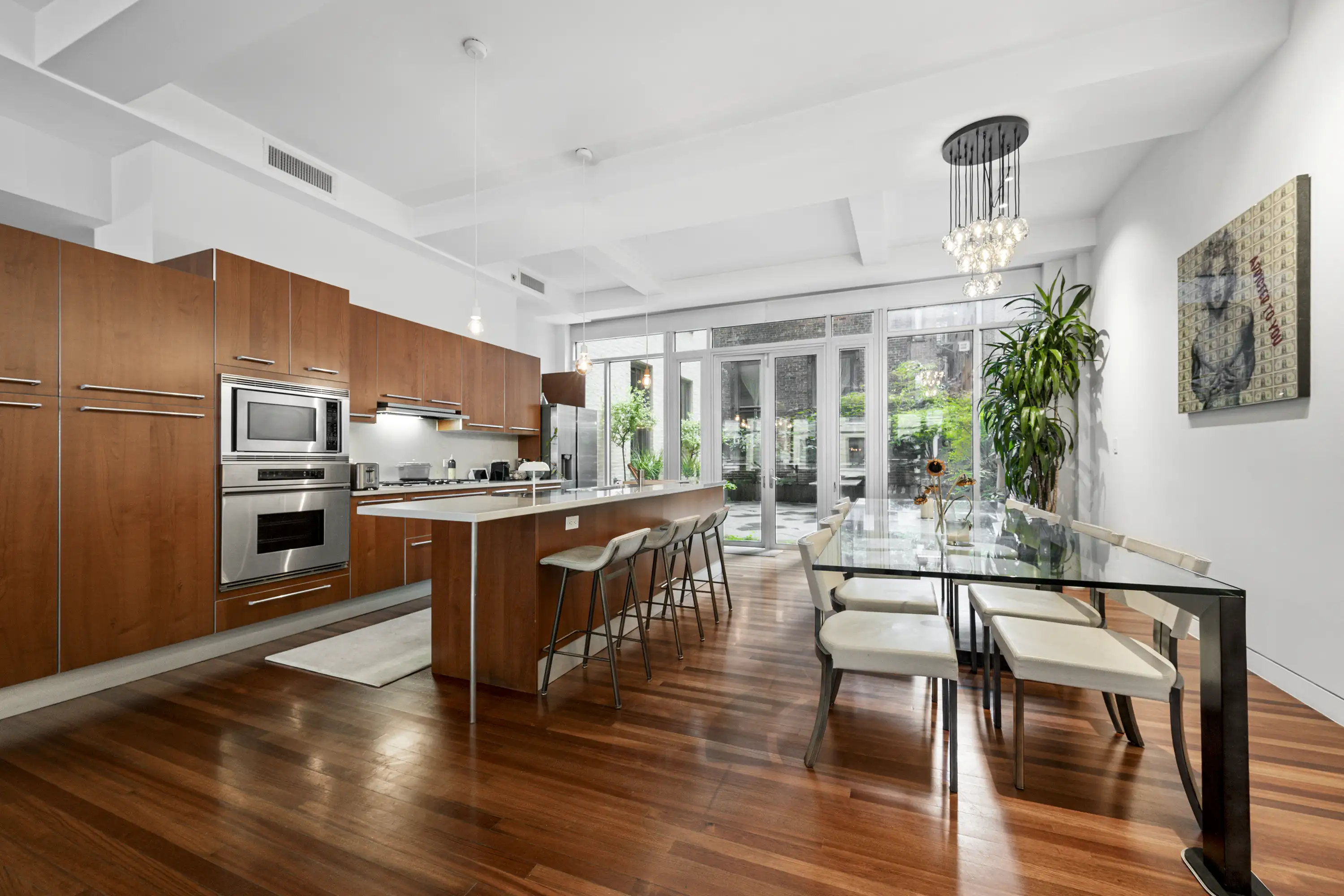 Bright HDR interior of a New York City listing by RealtaSnap