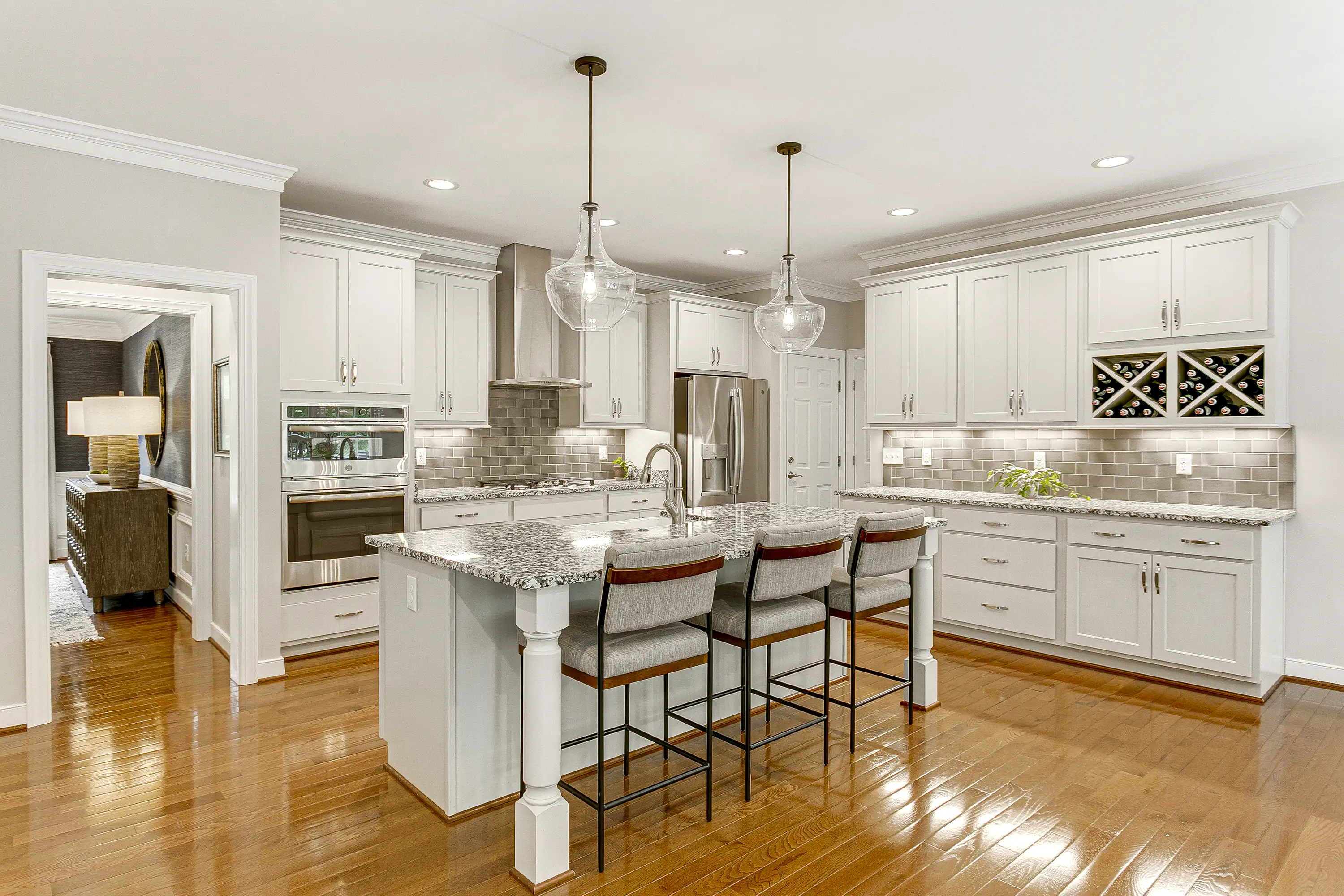 Modern NYC kitchen captured with HDR real estate photography by RealtaSnap