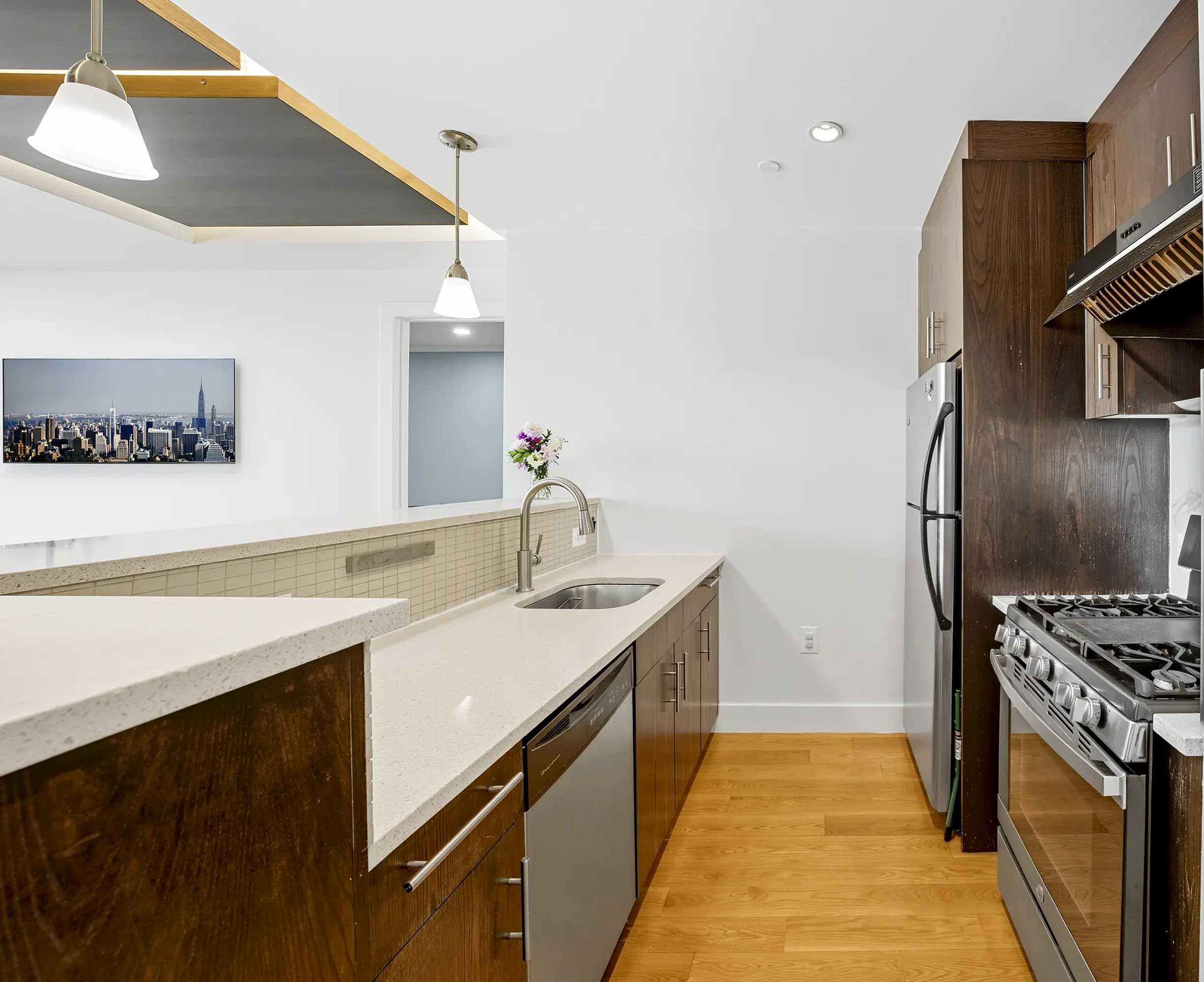 Modern NYC kitchen captured with HDR real estate photography by RealtaSnap