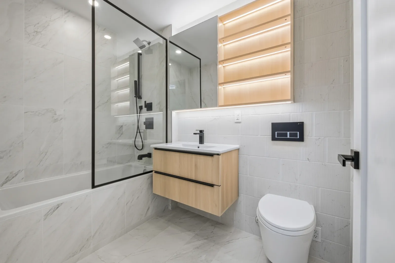 Spacious open-concept NYC home photographed by RealtaSnap