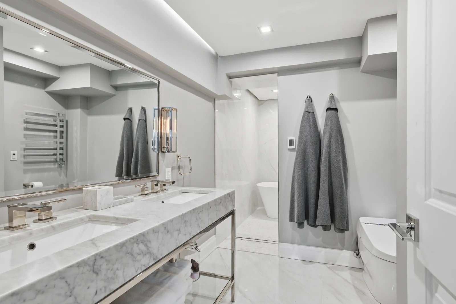 High-rise NYC apartment with city views photographed by RealtaSnap