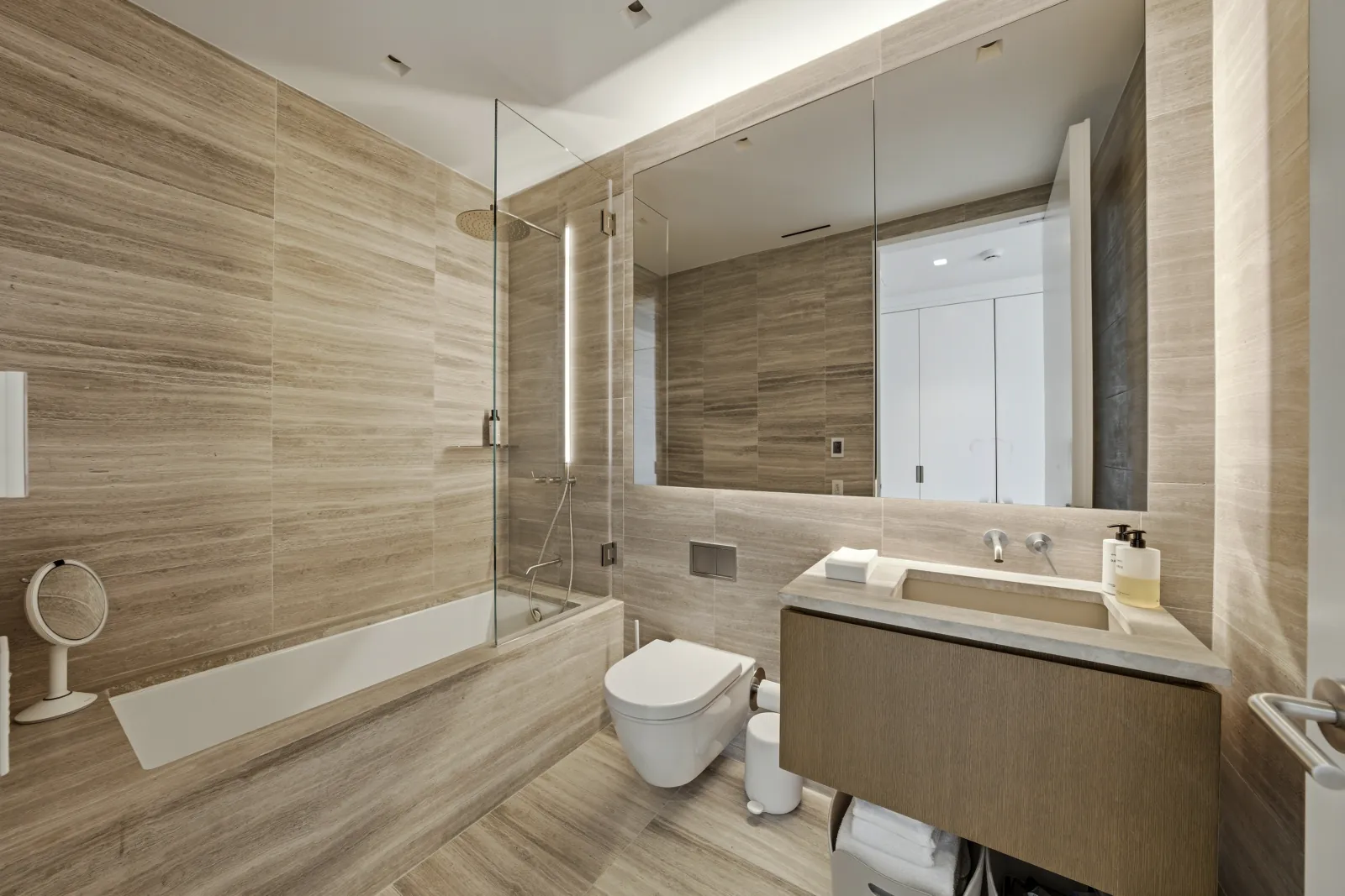 Spacious open-concept NYC home photographed by RealtaSnap