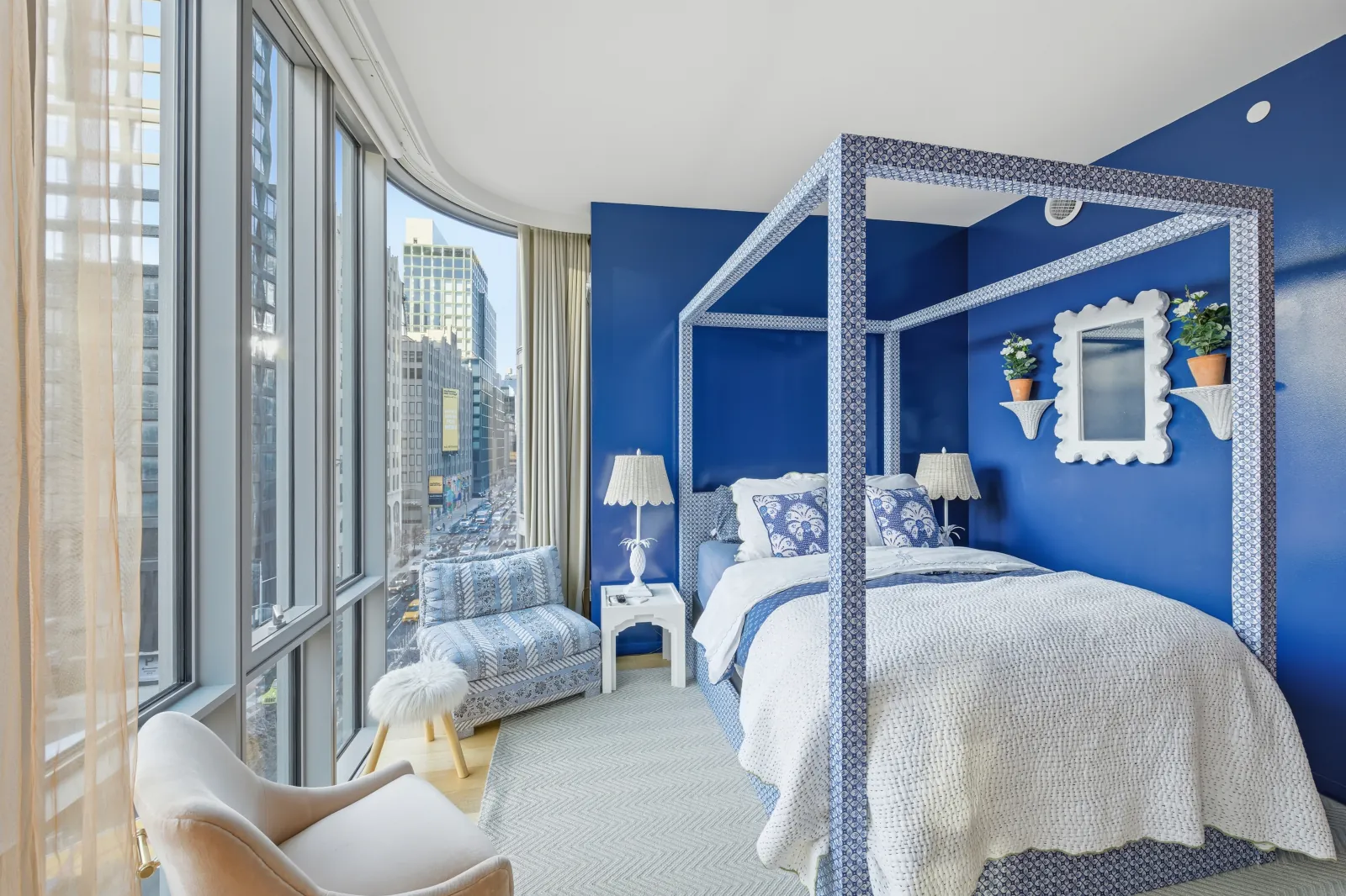Elegant New York City interior with natural light by RealtaSnap
